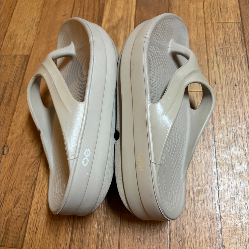 CROCS Tan Flip Flop Sandals - Picture 8 of 9